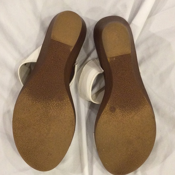 White Wedge Slide Heels Size 8.5 - Picture 7 of 8